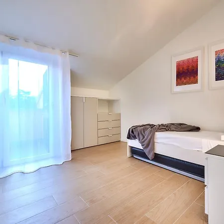 Luxury 100mq With Private Terrace With View Near Varenna Fiumelatte