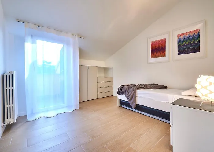 Luxury 100mq With Private Terrace With View Near Varenna Fiumelatte