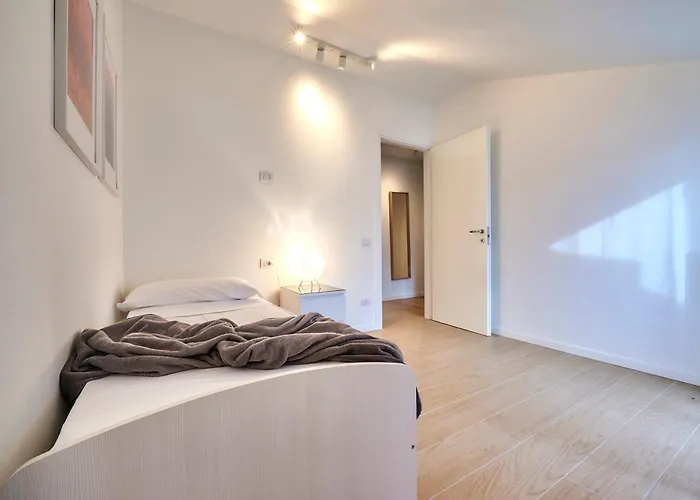 Luxury 100mq With Private Terrace With View Near Varenna Fiumelatte