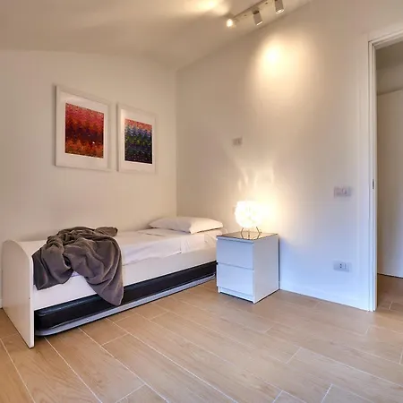 Apartament Luxury 100mq With Private Terrace With View Near Varenna *