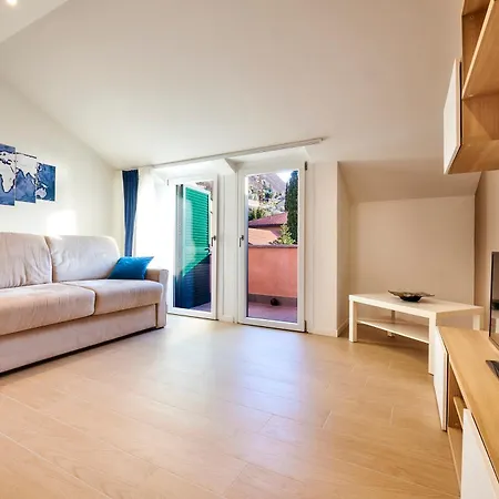 Apartament Luxury 100mq With Private Terrace With View Near Varenna Fiumelatte